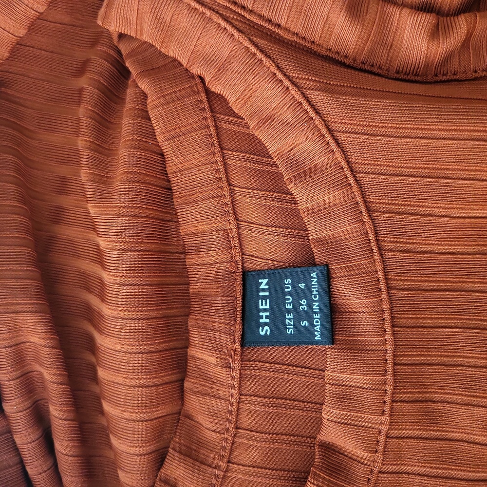 Solid Ruched Bodycon Dress - Picture 5 of 5